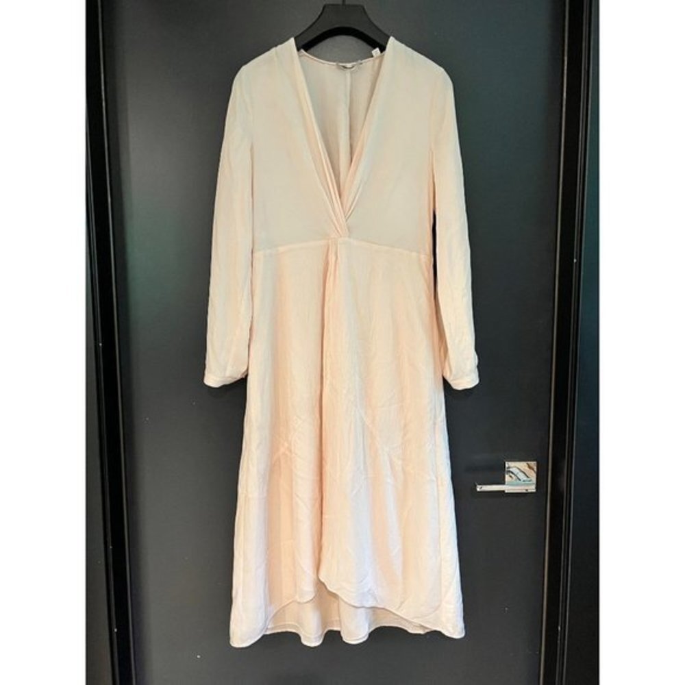 Vince Twist Drape Long Sleeve Dress in Oat Blush Size 6 - Picture 3 of 11